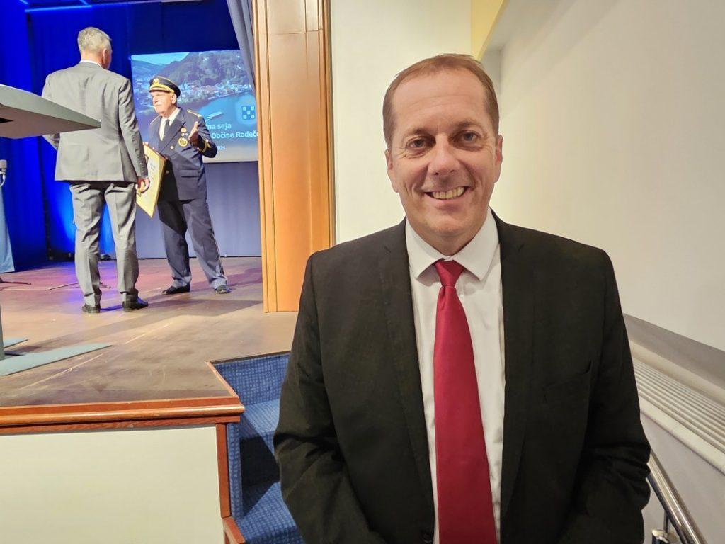 Ministrica obiskala Zidani Most in napovedala pospešeno načrtovanje poteka ceste