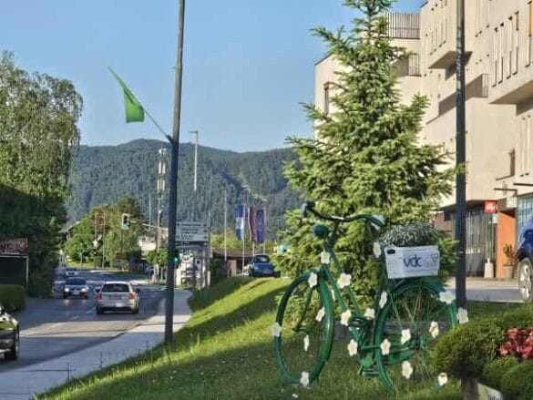 zelena-kolesa-okrasitev-mesta-Dirka-po-Sloveniji-junij-2025-26_600x450