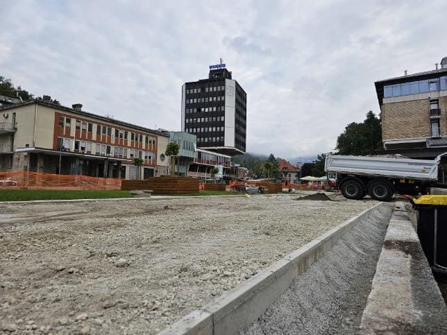 4_trg_revolucije_trbovlje_paviljoni