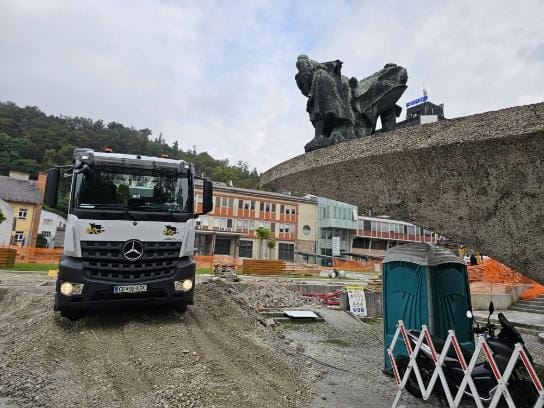 5_trg_revolucije_trbovlje_paviljoni