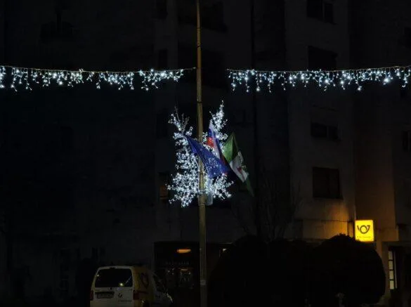 praznicna_razsvetljava_hrastnik_krizisce_3_december_2025_1280x957