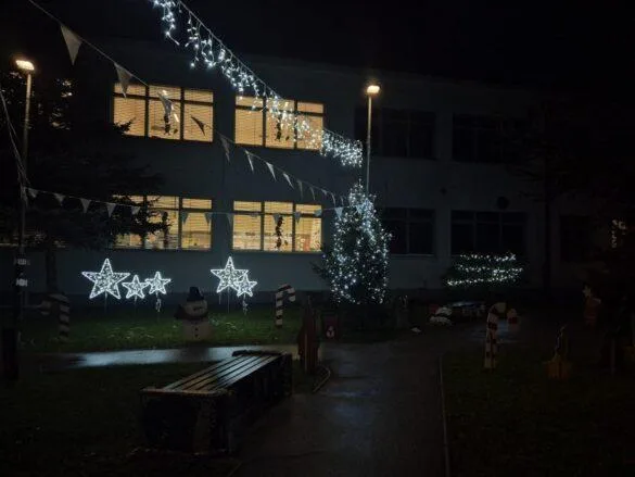 praznicna_razsvetljava_hrastnik_sola_3_december_2025_1280x960