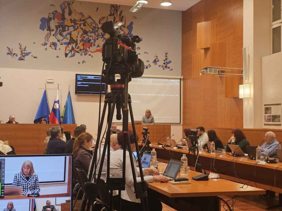 Danica_Hren_Občinska_seja_Trbovlje_februar_2026_1280x960