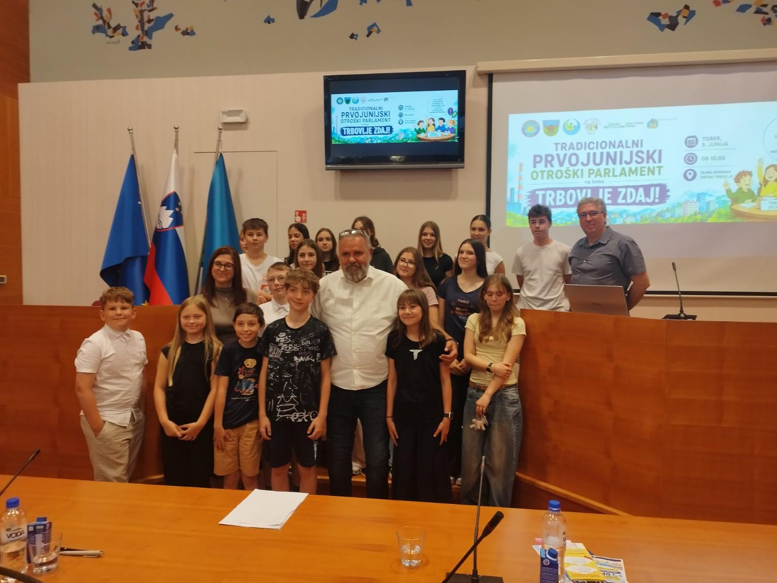 DPM_otroci_in_zupan_Trbpvlje