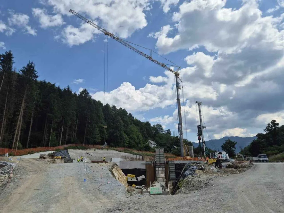 Gradbisce_dom_na_Lesi_DSO_Hrastnik_julij_2026 (3)_1280x960 Gradbisce_dom_na_Lesi_DSO_Hrastnik_julij_2026 (3)_1280x960