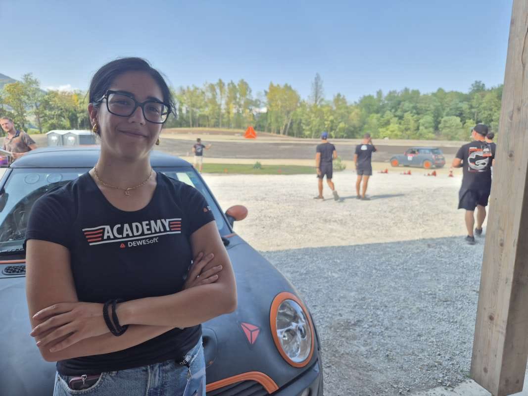 Na Lakonci rohne, za volanom pa več kot 50 mladih inženirjev