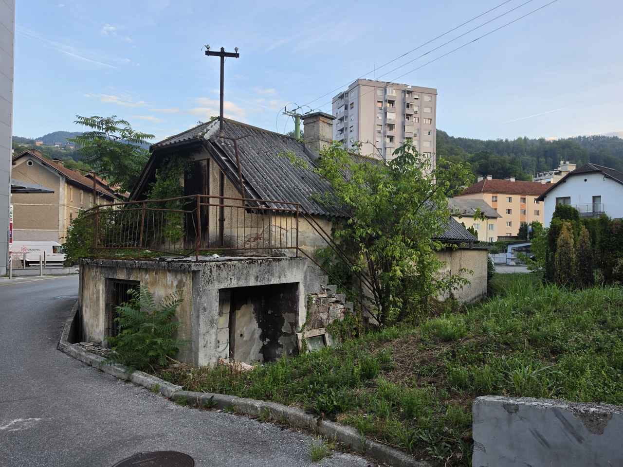 Prekorskovina_hisa_uvoz_v_garazno_hiso_Trbovlje_avgust_2026 (3)_1280x960