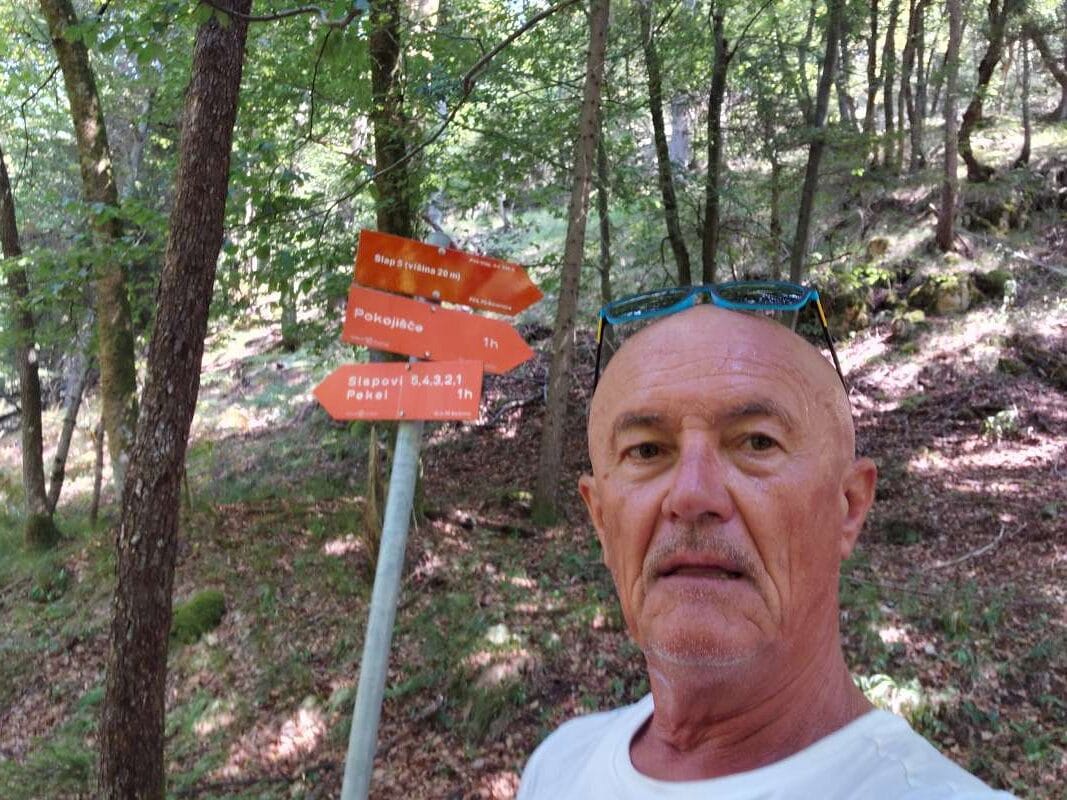 Trezen, brez Facebooka in 135. v čakalni vrsti