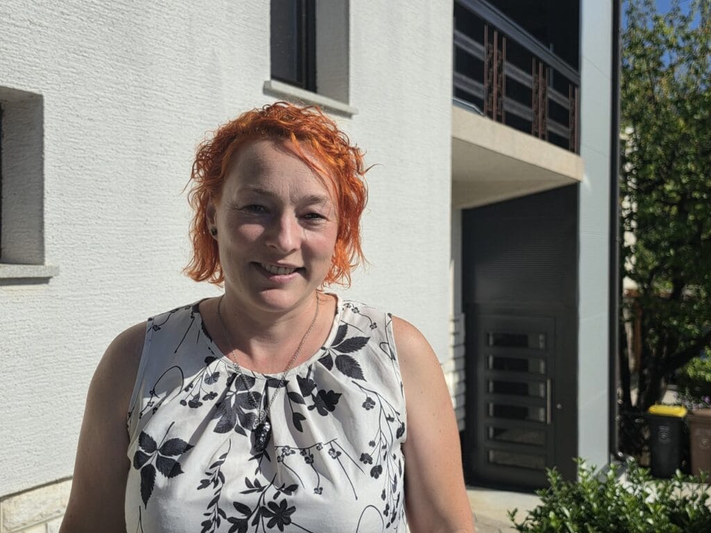 Tanja_Brajer_akcija_manj_sveck_za_manj_grobovdvigalo_za_Tita_Trbovlje_september_2026_1280x960