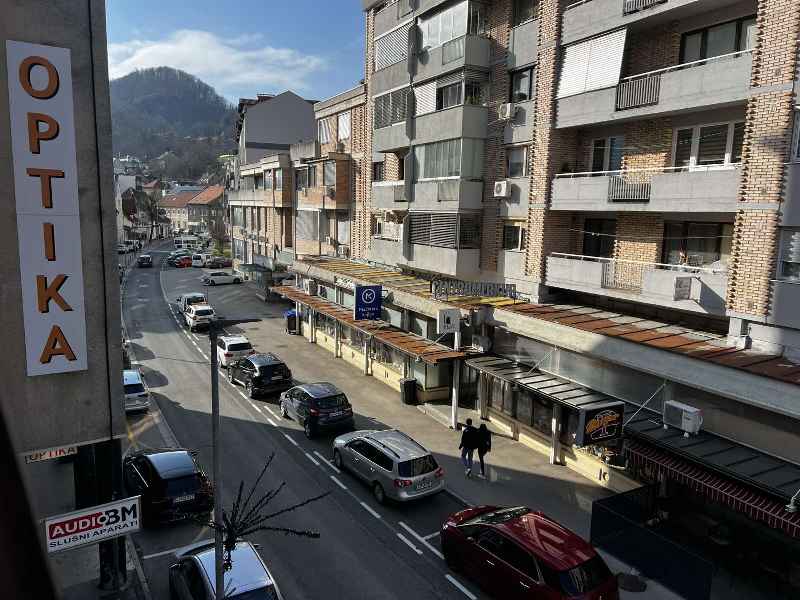 Šest stanovanj na dražbi že ta teden