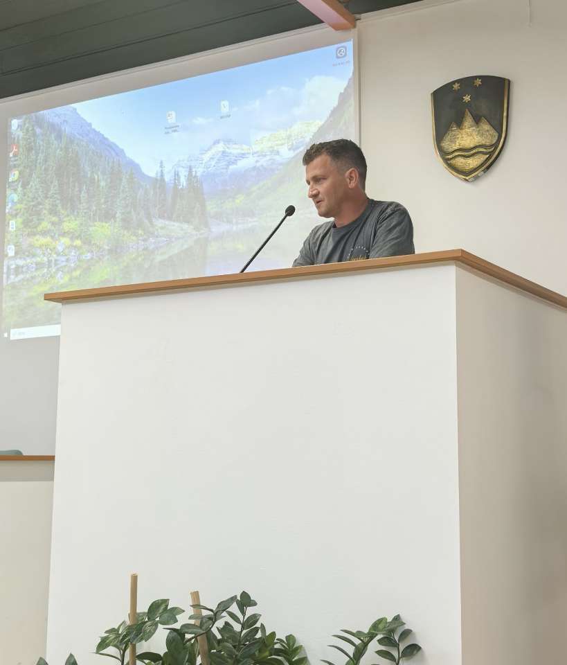 Gibanje_svoboda_Milos_Kimovec_obcinska_seja_Litija_2026-foto_GS (3)_819x960 Gibanje_svoboda_Milos_Kimovec_obcinska_seja_Litija_2026-foto_GS (3)_819x960