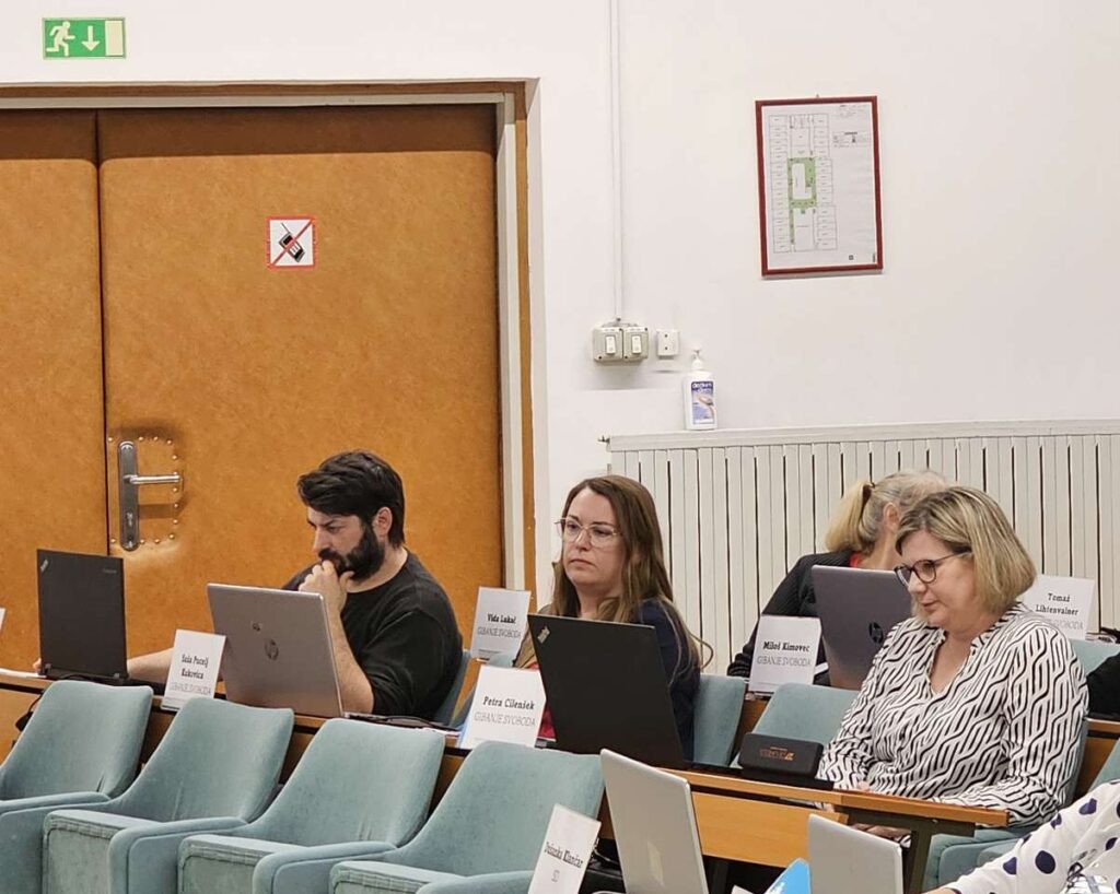 Gibanje_svoboda_obcinska_seja_Litija_3_2025_1202x960