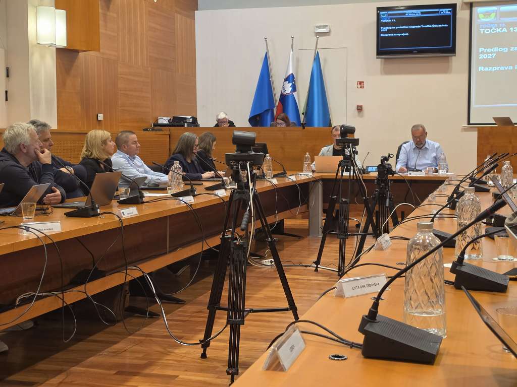 Pet občin, 16 imen: kdo želi prevzeti županske pisarne?