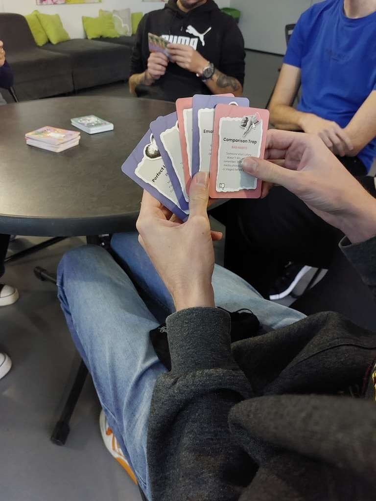 Nove karte z nepričakovanimi vprašanji in odgovori, ki presenetijo