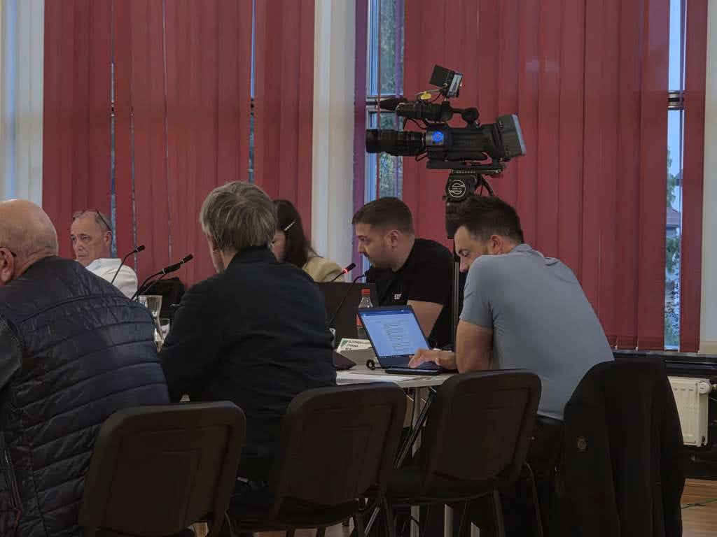 Zadnja seja v Zagorju: očitki, hvalospevi in protest pri glasovanju
