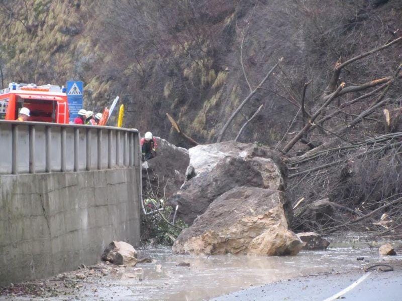 Dan, ko čustev niso skrivali niti gasilci