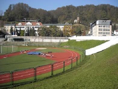 Zaradi škotov ograja