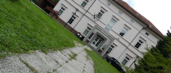 Kralja ali kraljico za graščino?