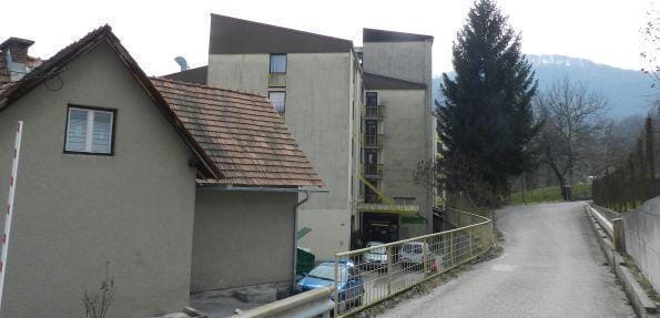 Poslovilni prostor postal skladišče