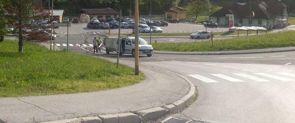 Brez prekrška nemogoče peš do zdravstvenega doma?