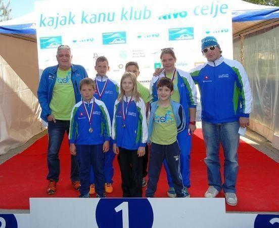 Hrastniški kajakaši na stopničkah v Celju