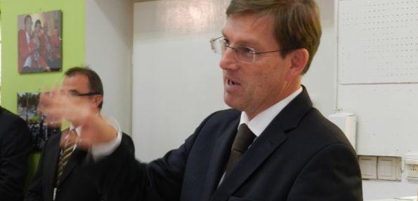 Cerar se izogiba komentiranju kazenske ovadbe