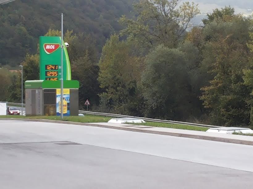 Polovična zapora zaradi nesreče