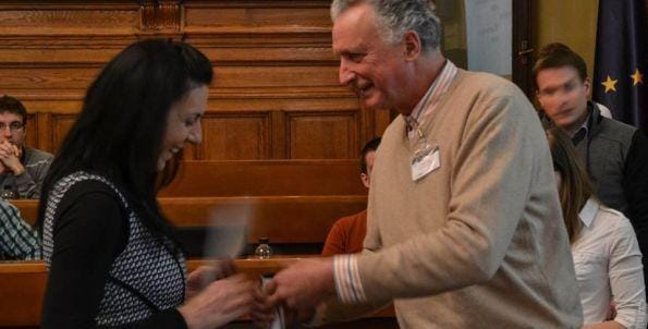 S prostovoljstvom do službe