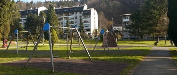 V parku grozil, da ju bo pretepel