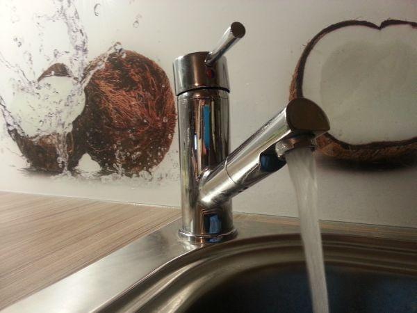 Zakaj iz pipe teče bela voda?