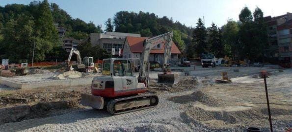 Večja ploščad, preureditev problematičnih parkirišč
