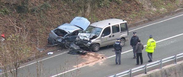 Življenje izgubil 17-letnik, trije poškodovani