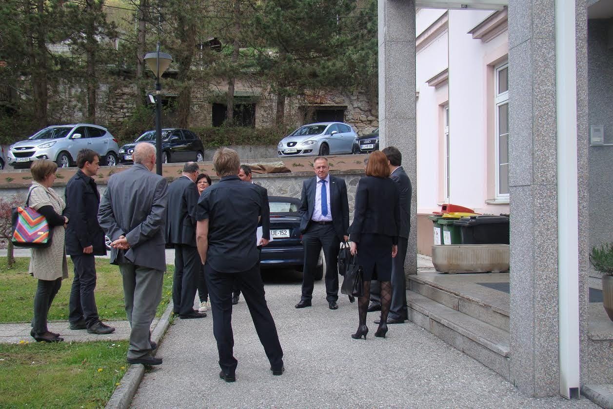 Bo šlo kadrovanje brez politike?