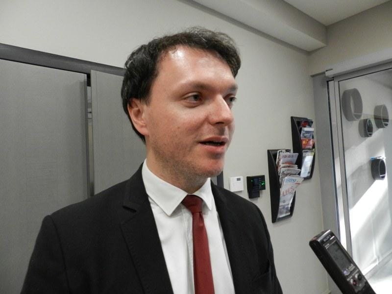 Vedejestvo se mu izteka. Kdo bo novi direktor?