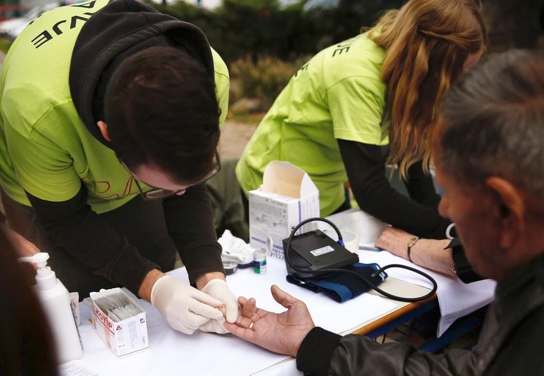 Dijaki vam izmerijo krvni tlak, holesterol,...