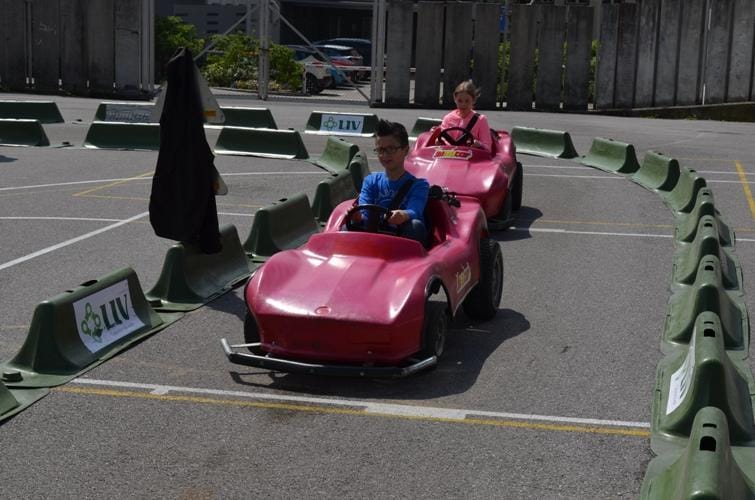 Tokrat za volanom otroci