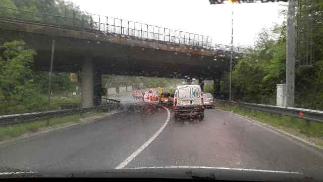 Previdno: spolzke in poledenele ceste!