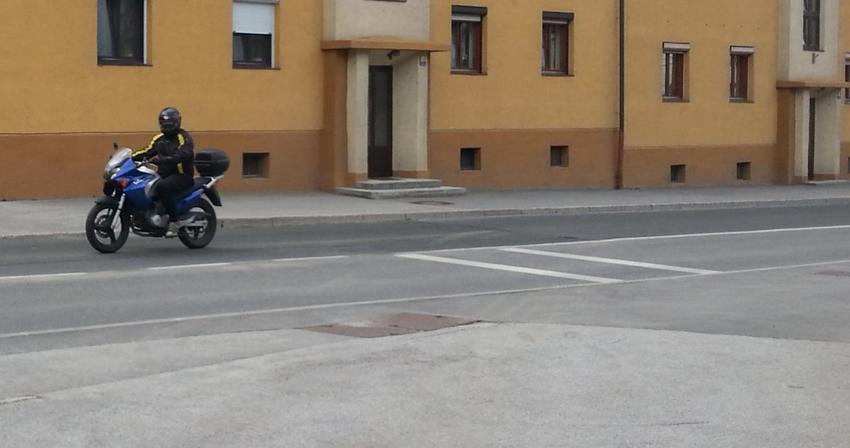 Pijan, brez čelade in izpita