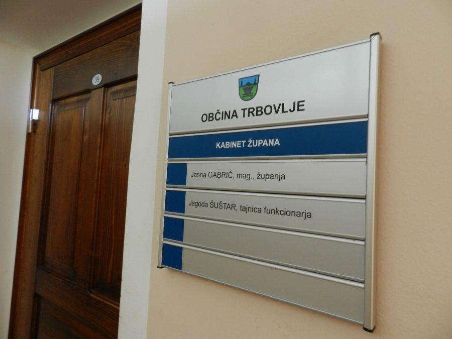 Zaposleni na občinah in rošade sem ter tja