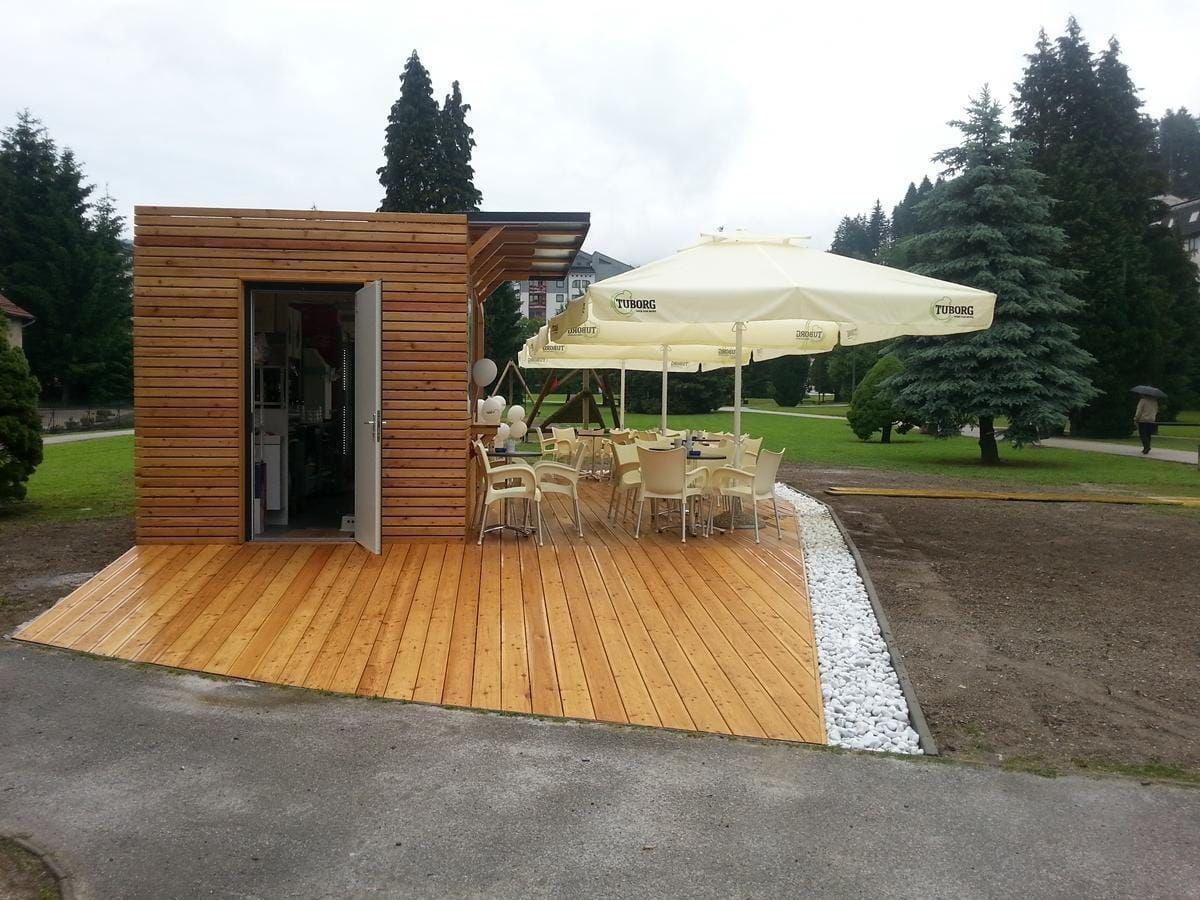Dva v vrsti za Paviljon park