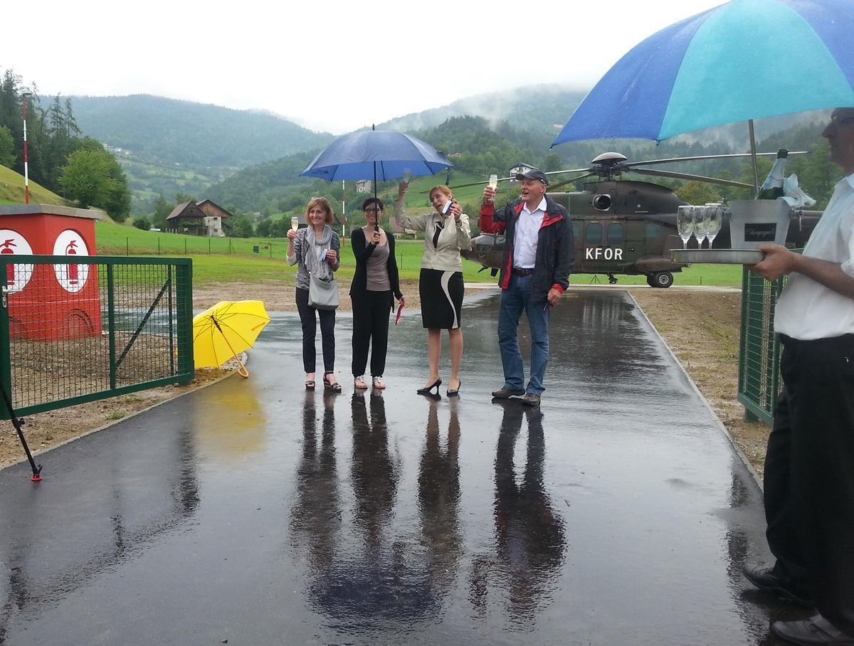 VIDEO: 'Krščeno' s šampanjcem in dežjem