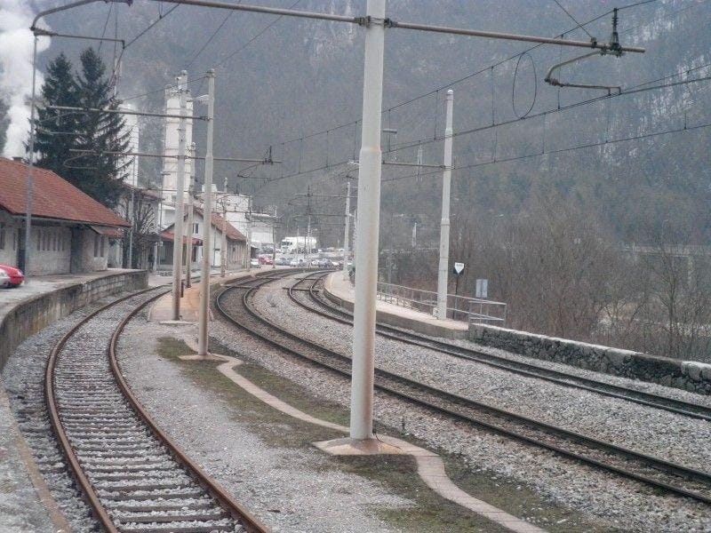 POZOR: nevarnost ob tirih in rudniških površinah