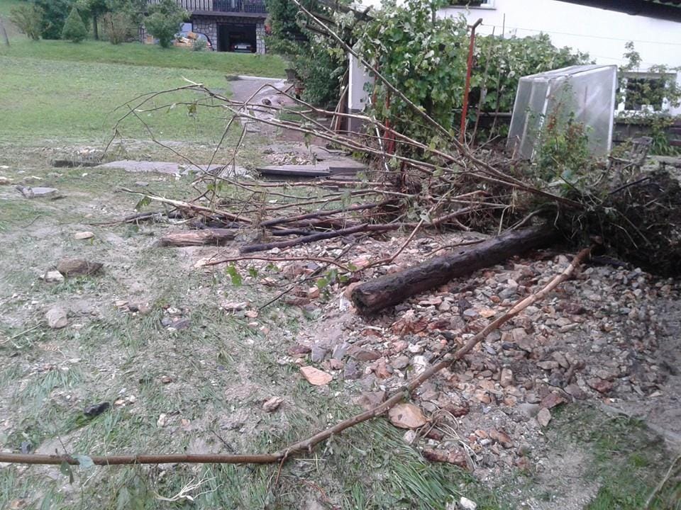 Najmanj pol milijona evrov škode