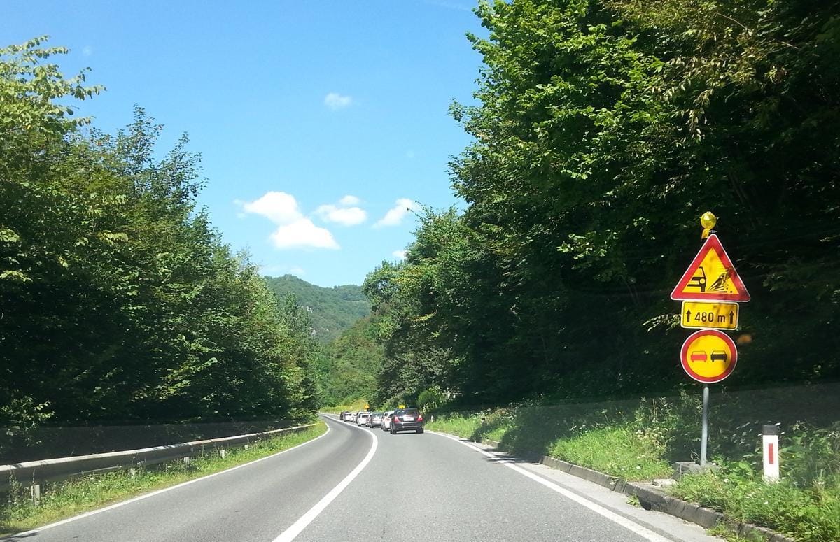 POZOR, ovira na zasavki!