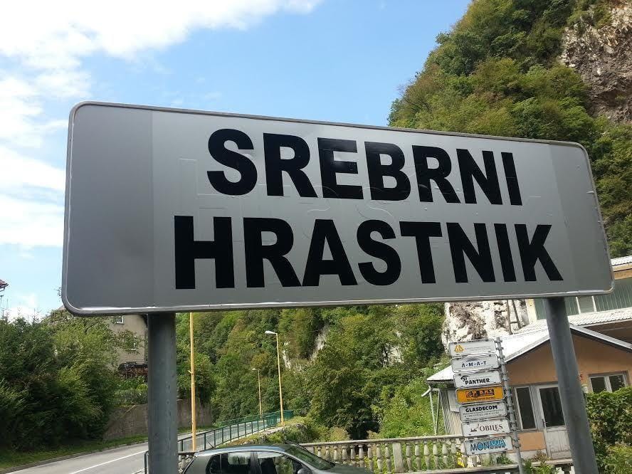 FOTO: Hrastniške table so spremenile barvo