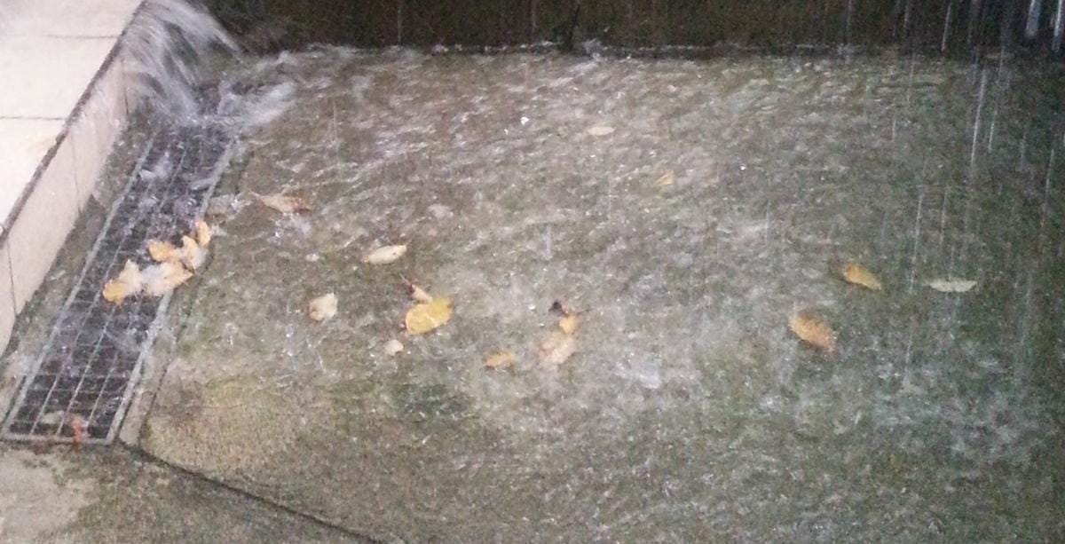 Ob nalivih dežurajo s krampom