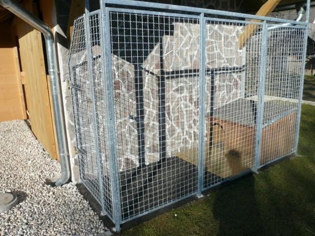 Ponoči iz pesjaka ukradli huskyja