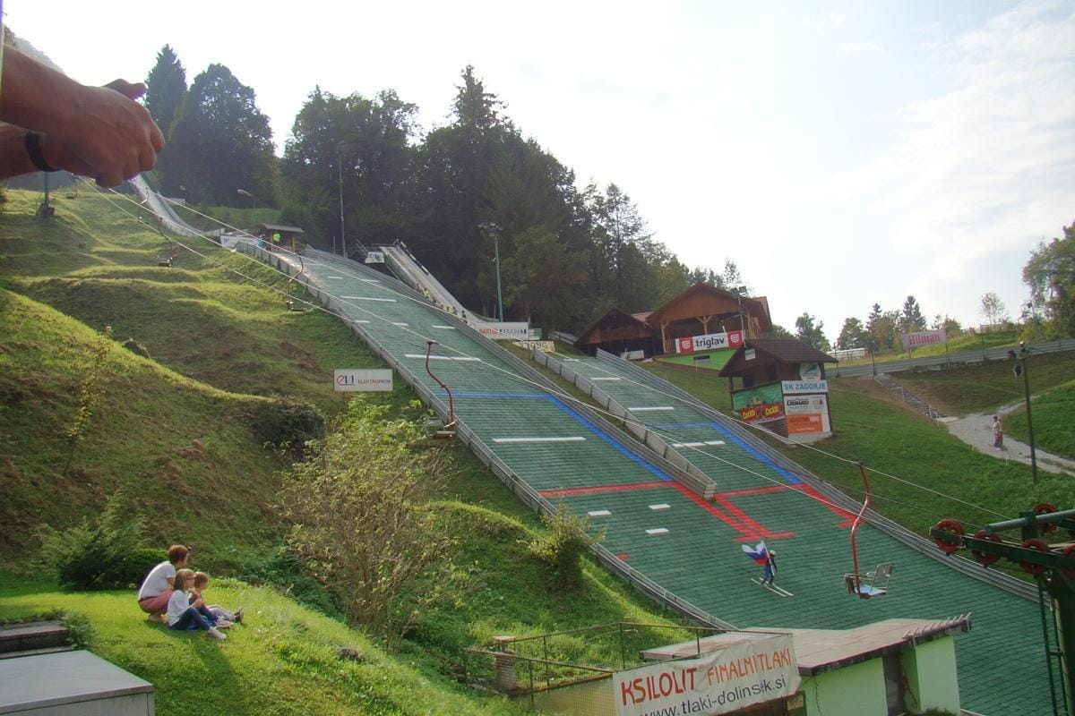 Za obnovo prispevali 648 delovnih ur