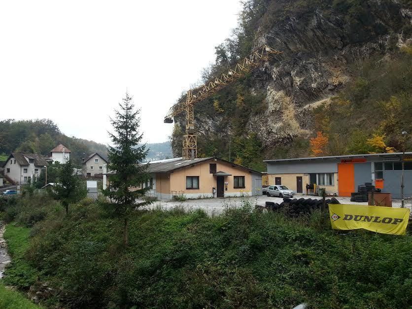 Za poplačilo upnikov prodaja strojev in zasavskih nepremičnin