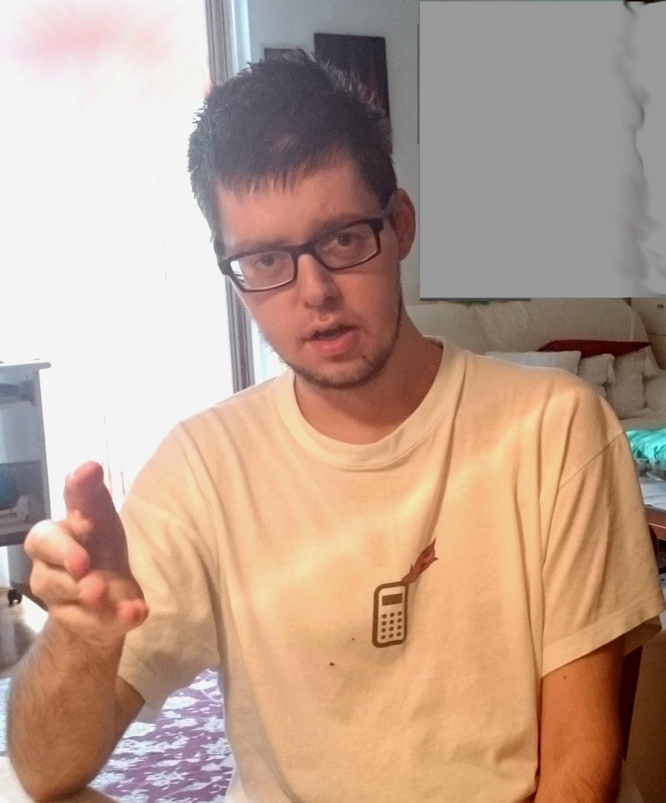 Tumorja v glavi mladeniču vzela sluh, vid in hojo